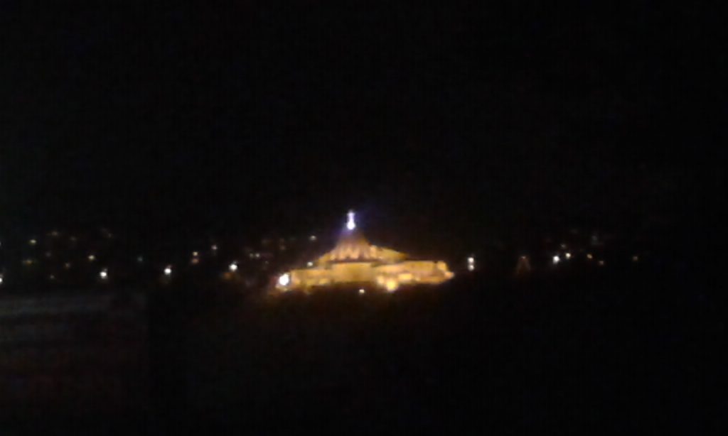 Csodálatos Hegyre épült và város